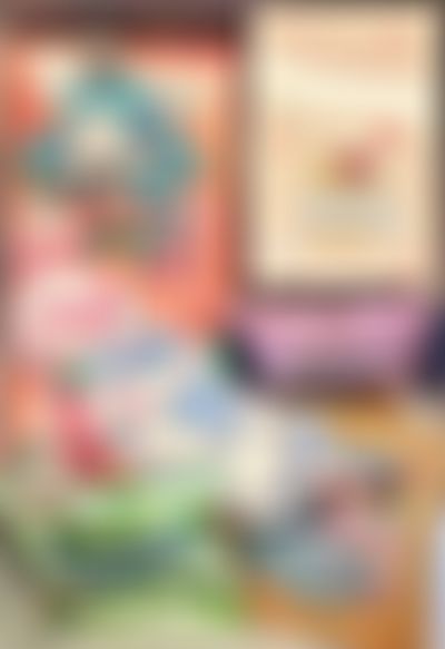 Post media background