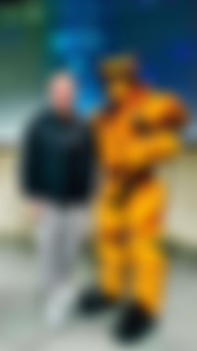 Post media background