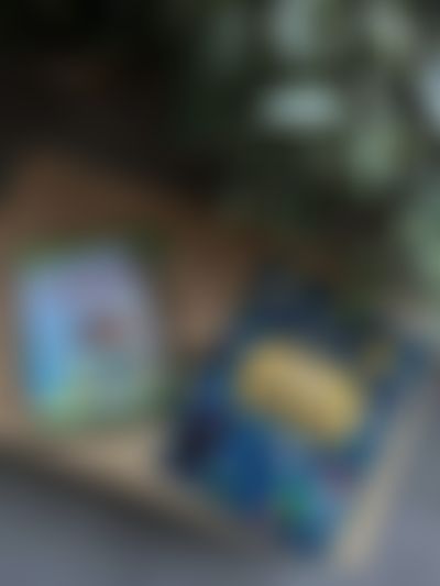 Post media background