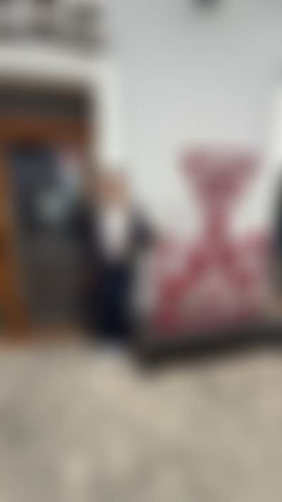 Post media background