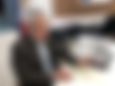 Post media background