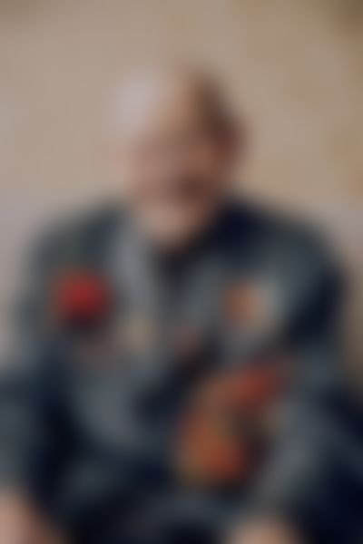 Post media background