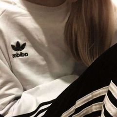 Rayana's avatar