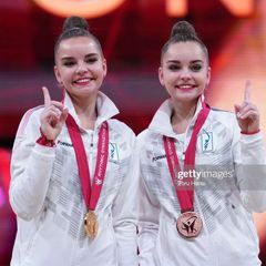 Arina and Dina Averins❤️💙 avatar